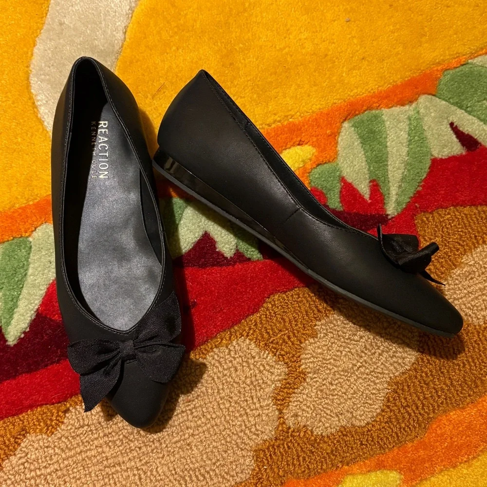 Kenneth Cole Reaction Lily Bow Flats - Picture 3 of 4